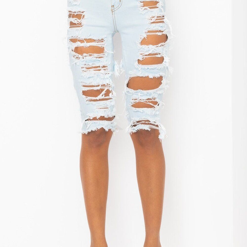 Akira RIVIERA HIGH RISE DISTRESSED DENIM SHORTS Size 5 - Picture 4 of 7